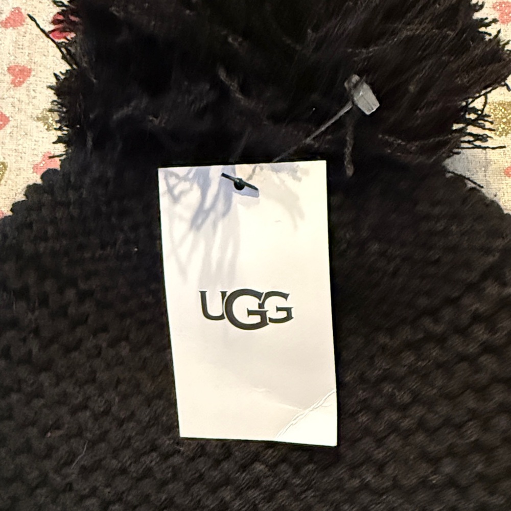 UGG ladies chunky Black Knit Pom-Pom Hat ..o/s
Wool blend ..nwt - Picture 4 of 6